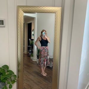 Hippie BoHo skirt. There’s no size in it, but it’s probably a medium.